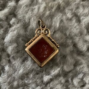 Antique Gold and Red Cameo pendant likely a carnelian stone set in 10k gold. 🌹